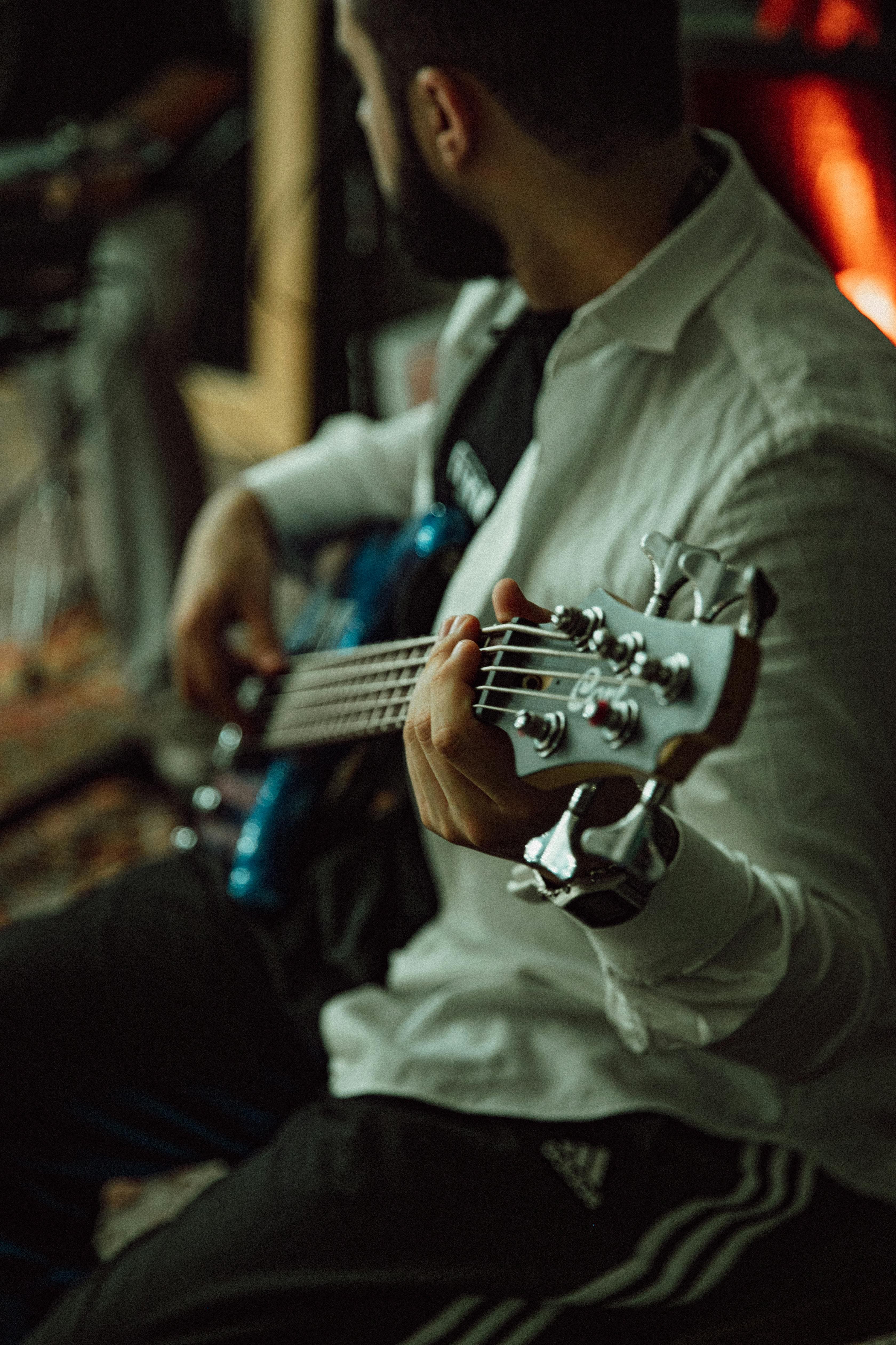 Ozi Sanat müzik eğitiminde gitar